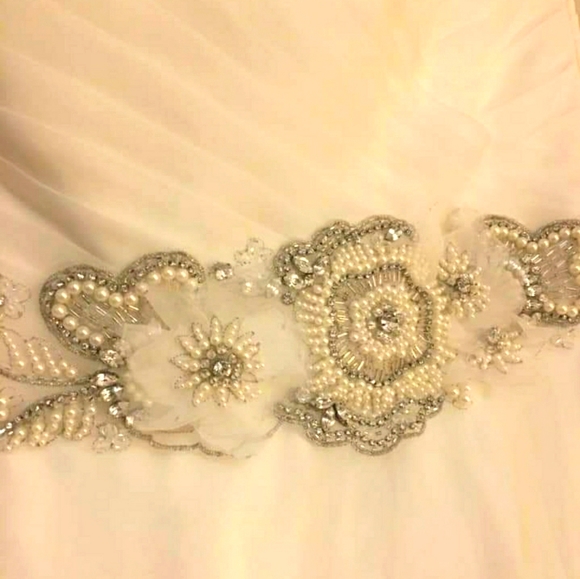 Wedding dress - Picture 6 of 7